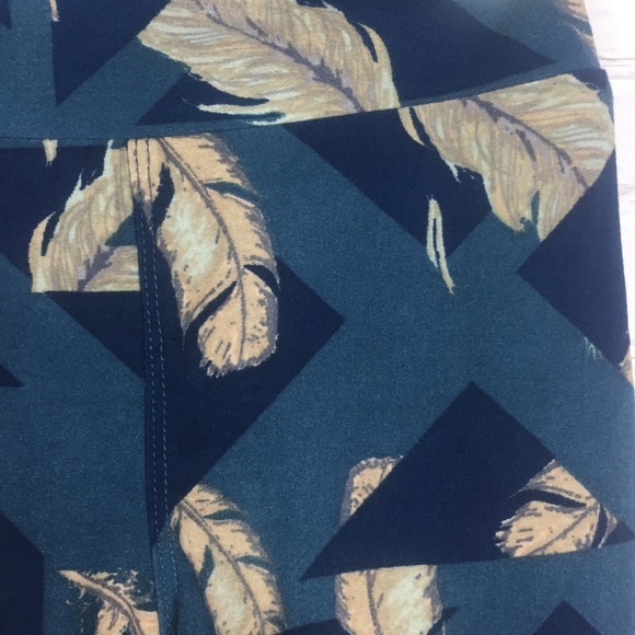 SOFT stretchy NEW LuLaRoe Kids Leggings with feather print S/M (2T - 8) - Picture 2 of 8